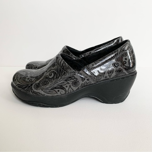 Nurse Mates Bryar Clogs - Picture 2 of 7